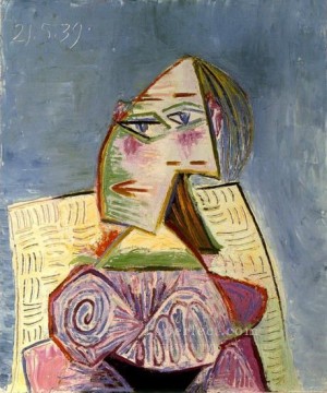  woman - Bust of woman in purple costume 1939 Pablo Picasso